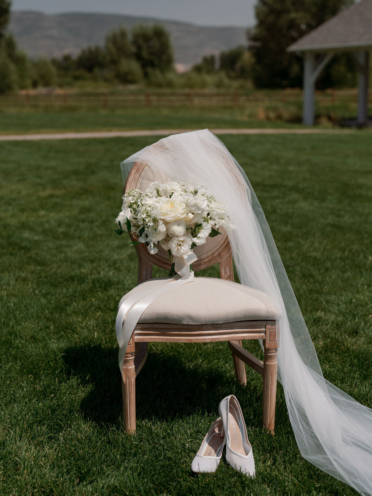 white long simple veil with bridal pumps and white wedding bouquet