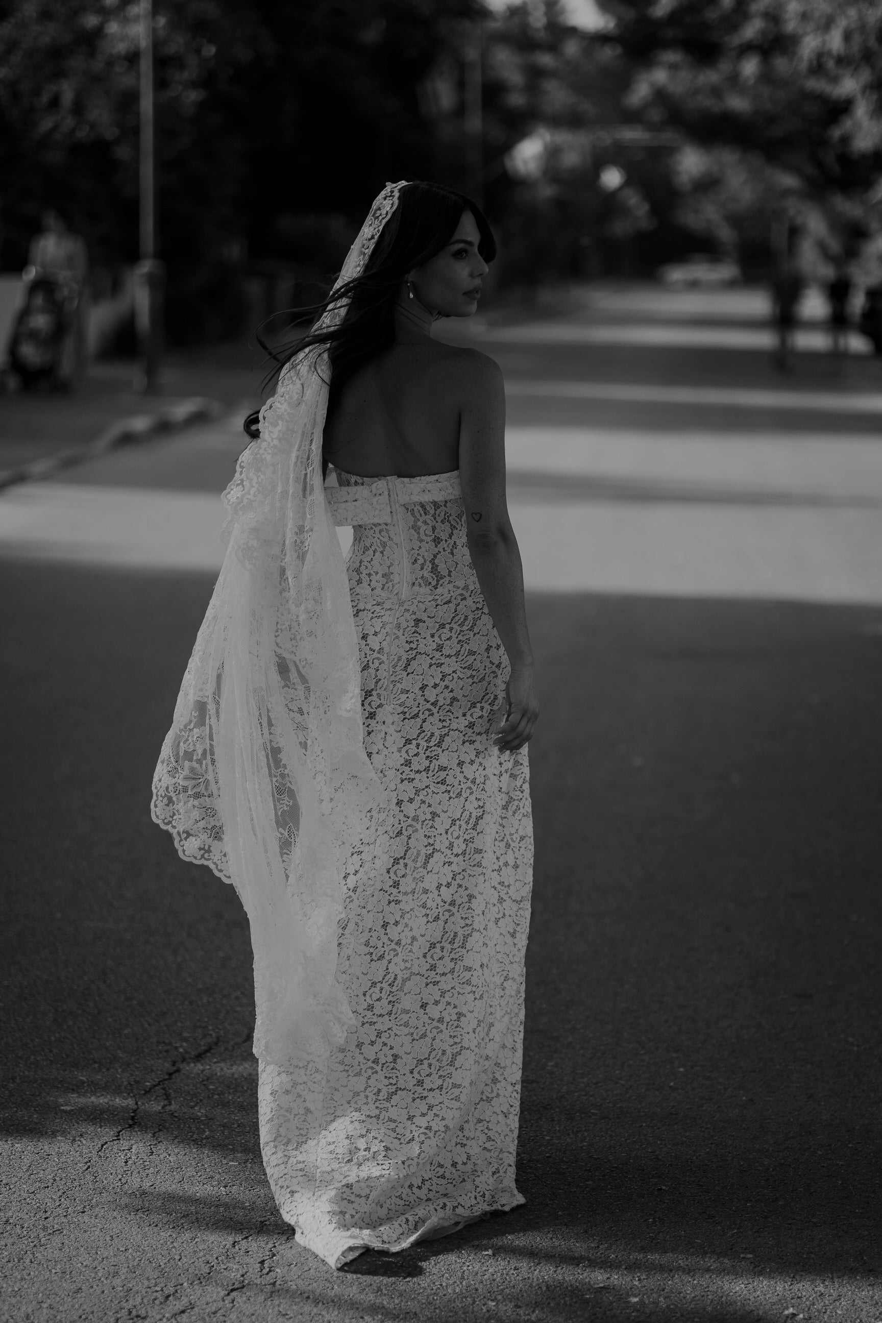loose beachy wedding hair and floor length lace mantilla bridal veil on crown of head of bride