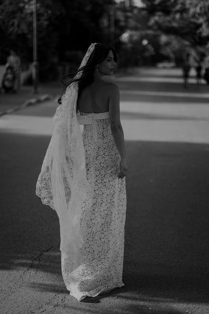 loose beachy wedding hair and floor length lace mantilla bridal veil on crown of head of bride