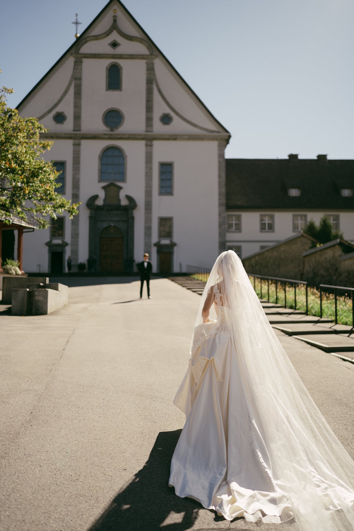 cathedral bridal veil with lace trim