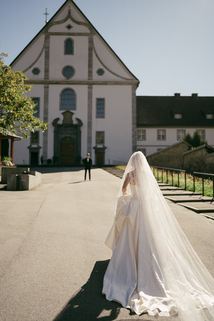 cathedral bridal veil with lace trim